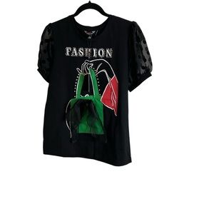 Love & Lace woman’s Black fashion Graphic T-Shirt size small